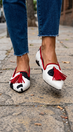 Mocassino Ginevra — Mucca Bianco e Nero, Nappine Rosse