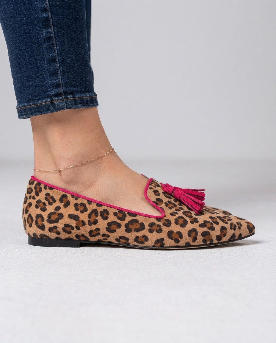 Mocassino Ginevra — Leopardo Effetto Scamosciato, Nappine Fucsia