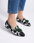 Mocassino Ginevra — Mucca Bianco e Nero, Nappine Verdi