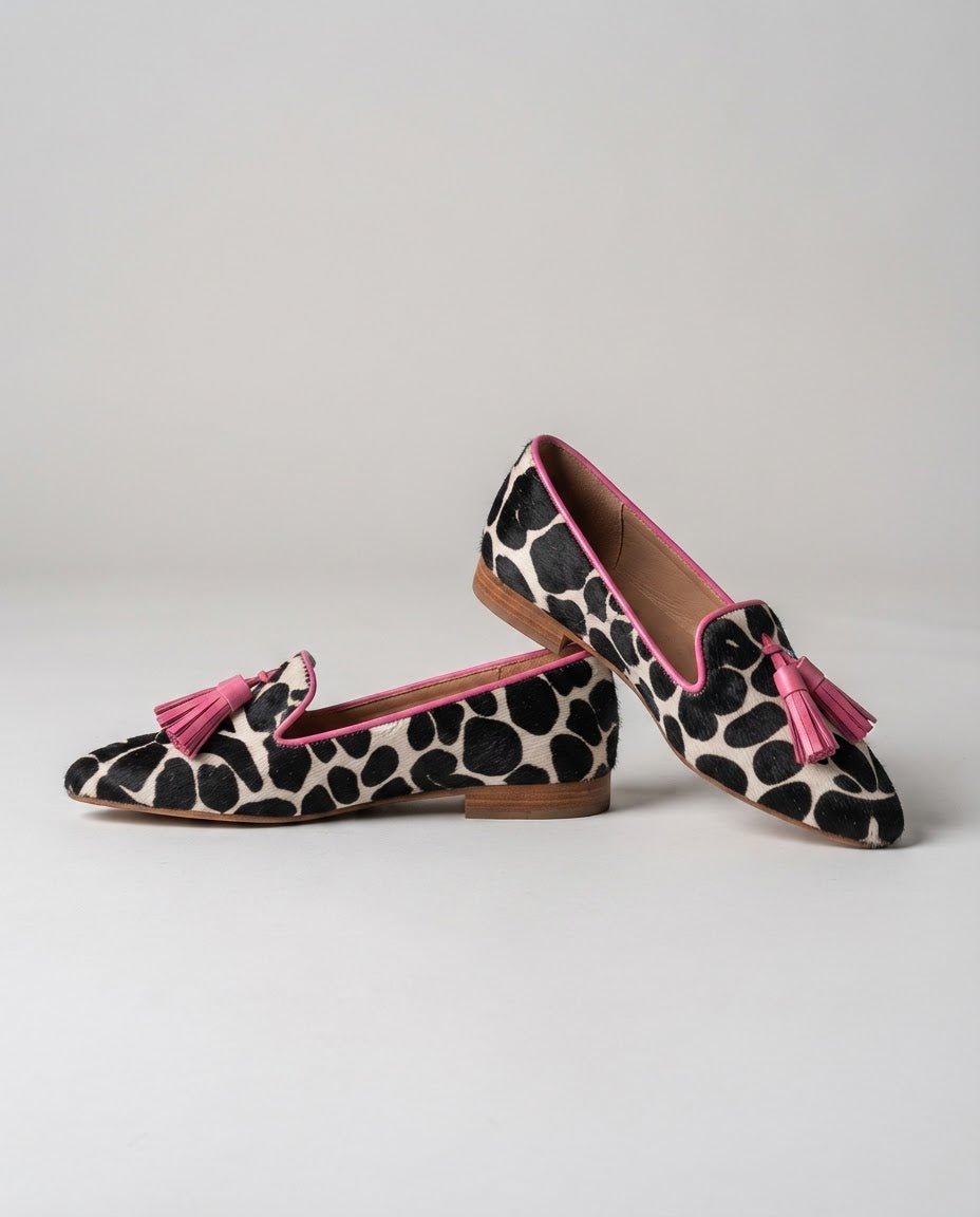 Mocassino Ginevra — Mucca Bianco e Nero, Nappine Rosa